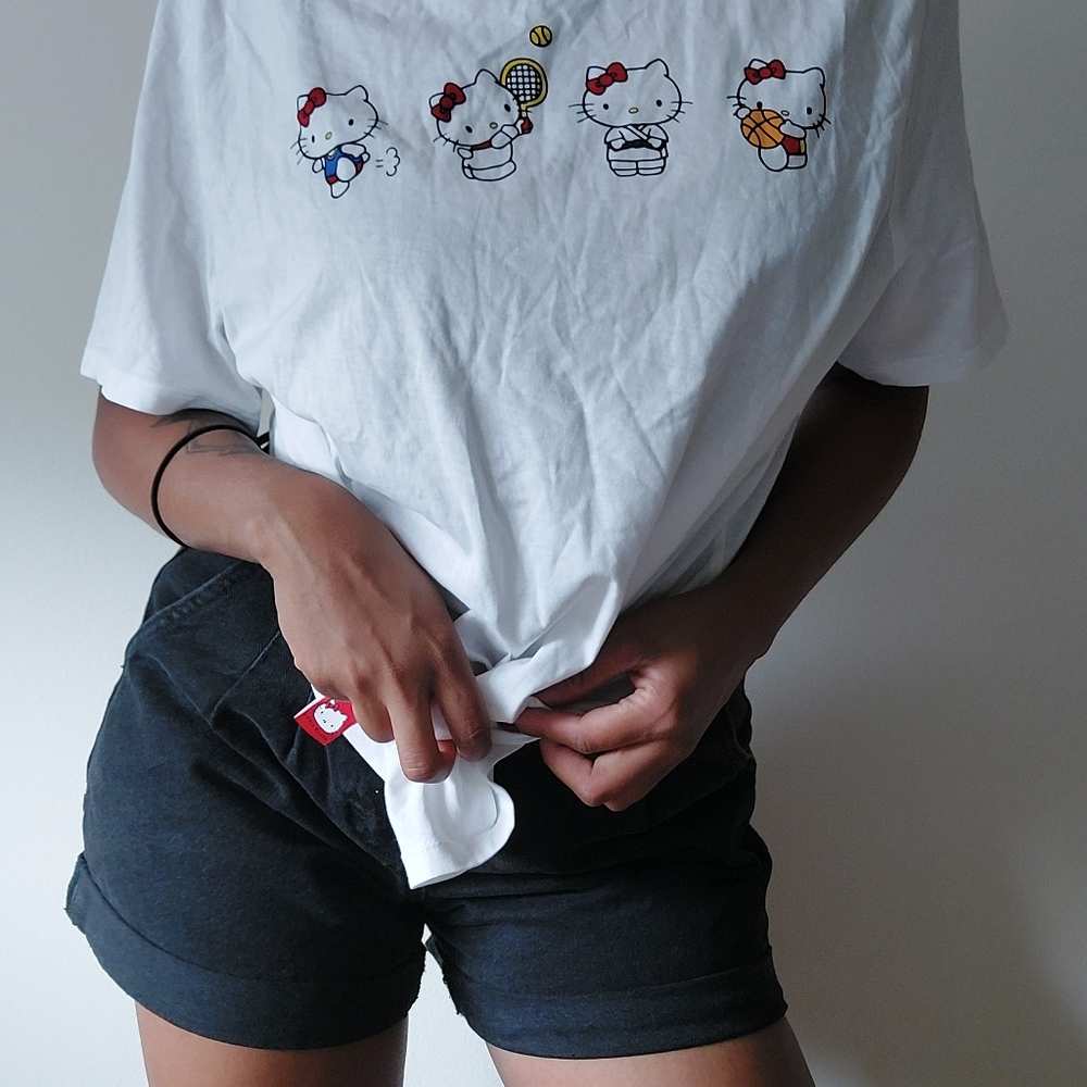 Hellokitty Graphic Tee NWOT